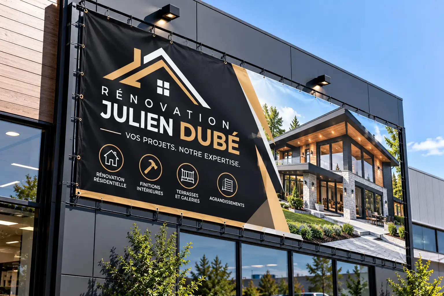 Grande bannière d'une entreprise de rénovation sur une façade moderne